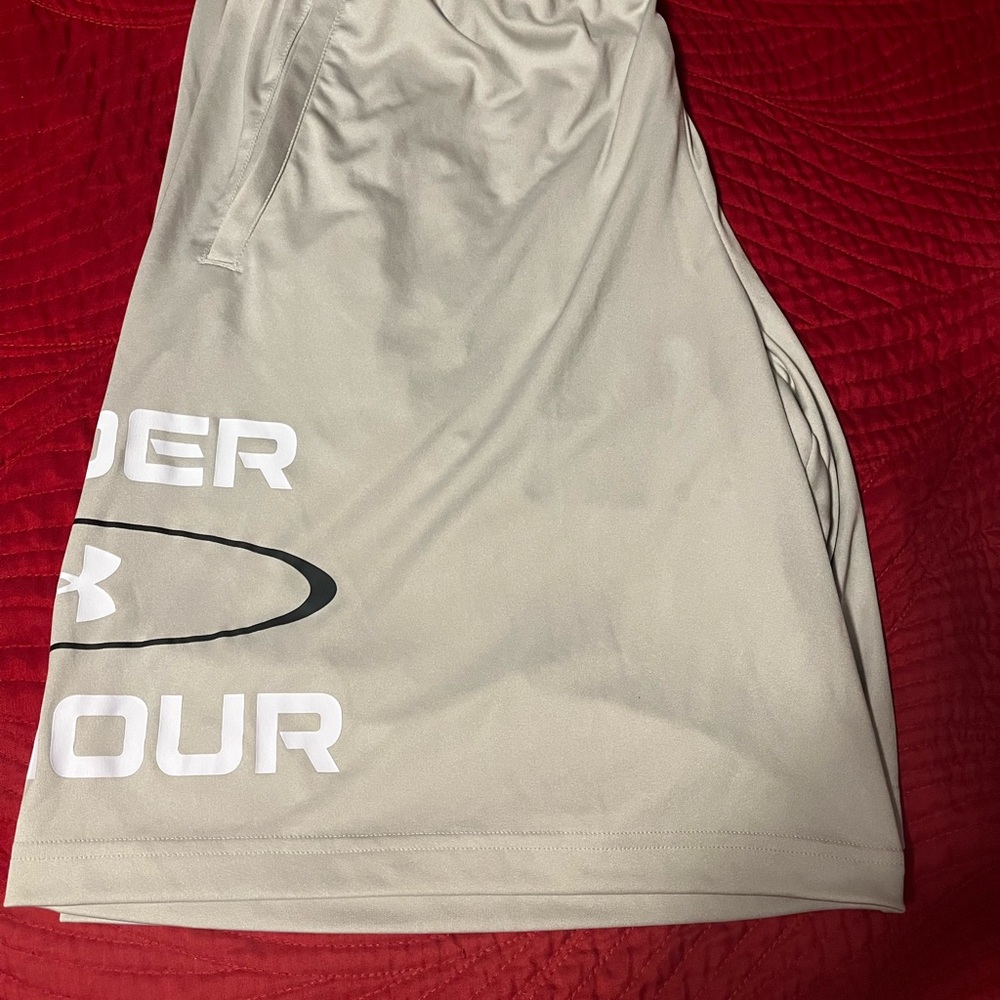 Men’s Under Armour shorts NWOT Size XL